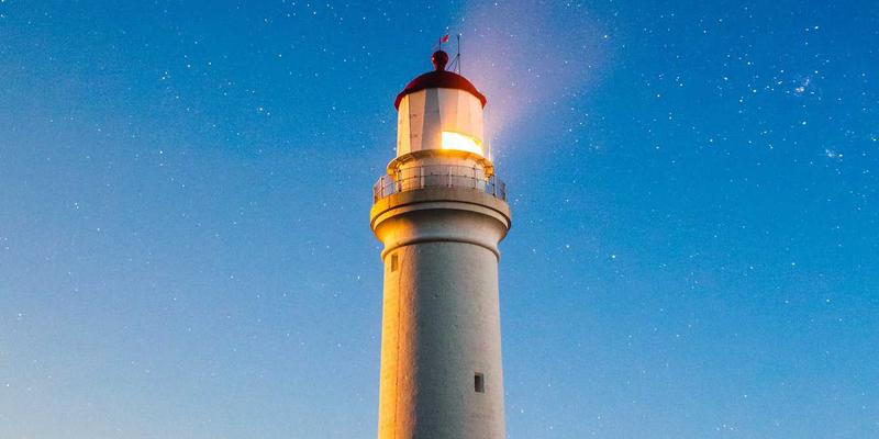 新能源并网难题破解：广西鼎坚电力在光伏风电接入中的电力工程实践